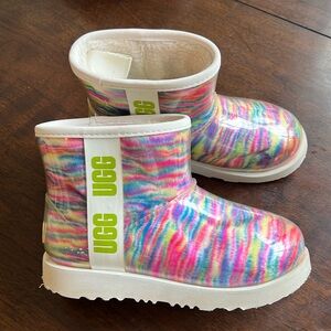 Uggs kids waterproof pixelated boot size 1